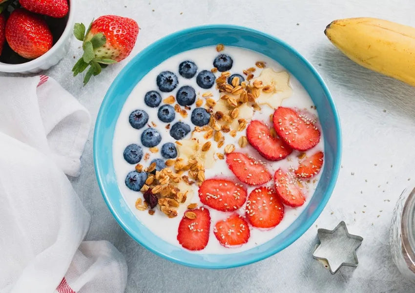 Yoghurt bowl with fruit